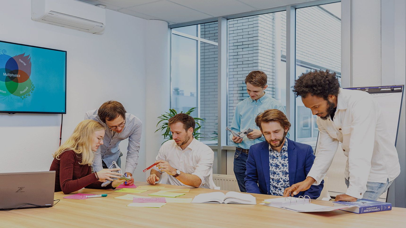 ingenieurs in brainstormsessie